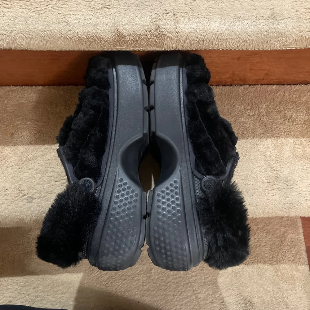 NWOT Crocs Stomp Quilted Black Faux Fur Lined Platform Mules & Clogs Men Size 12